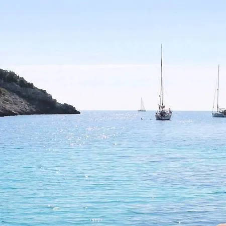 Robinsonhome Rasohatica * Korčula