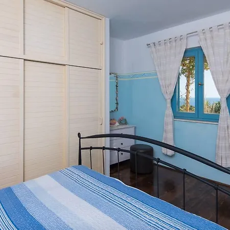 Robinsonhome Rasohatica * Korčula
